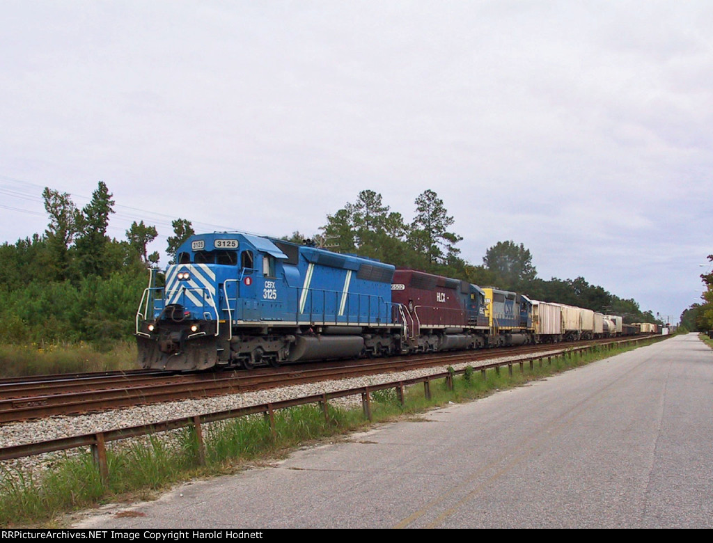 CEFX 3125 leads a southbound train